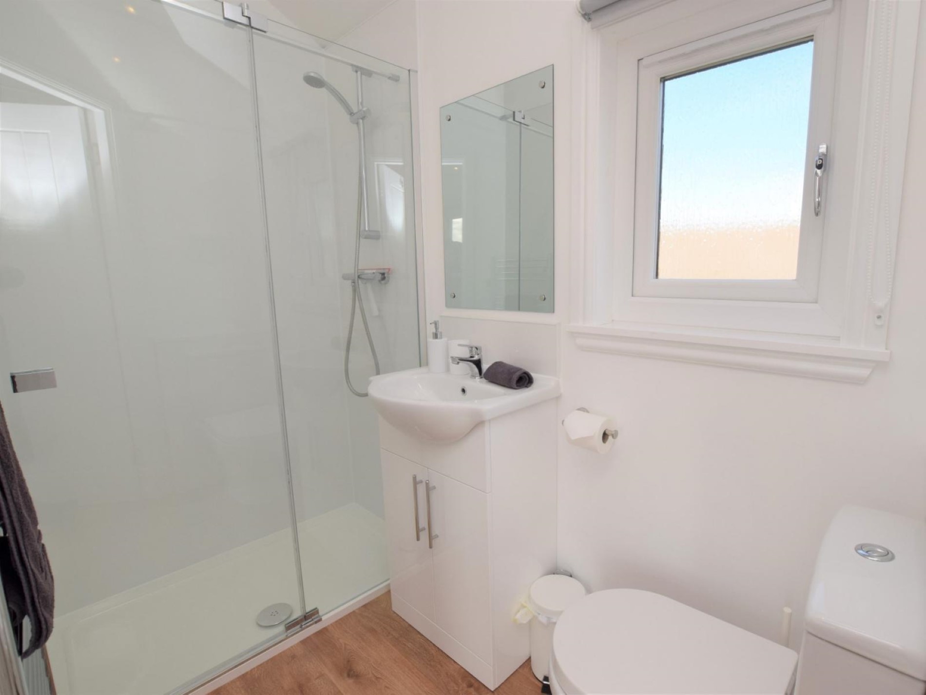 The lovely and fresh bright shower room